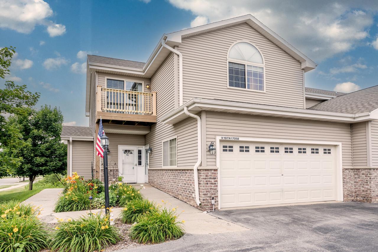 W197N17058 Stonewall Dr, Jackson, WI 53037