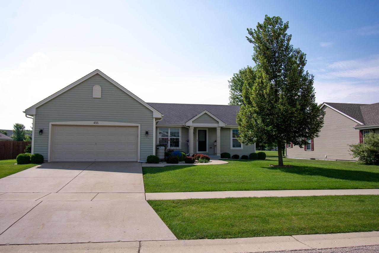455 E Emily Ave, Elkhorn, WI 53121