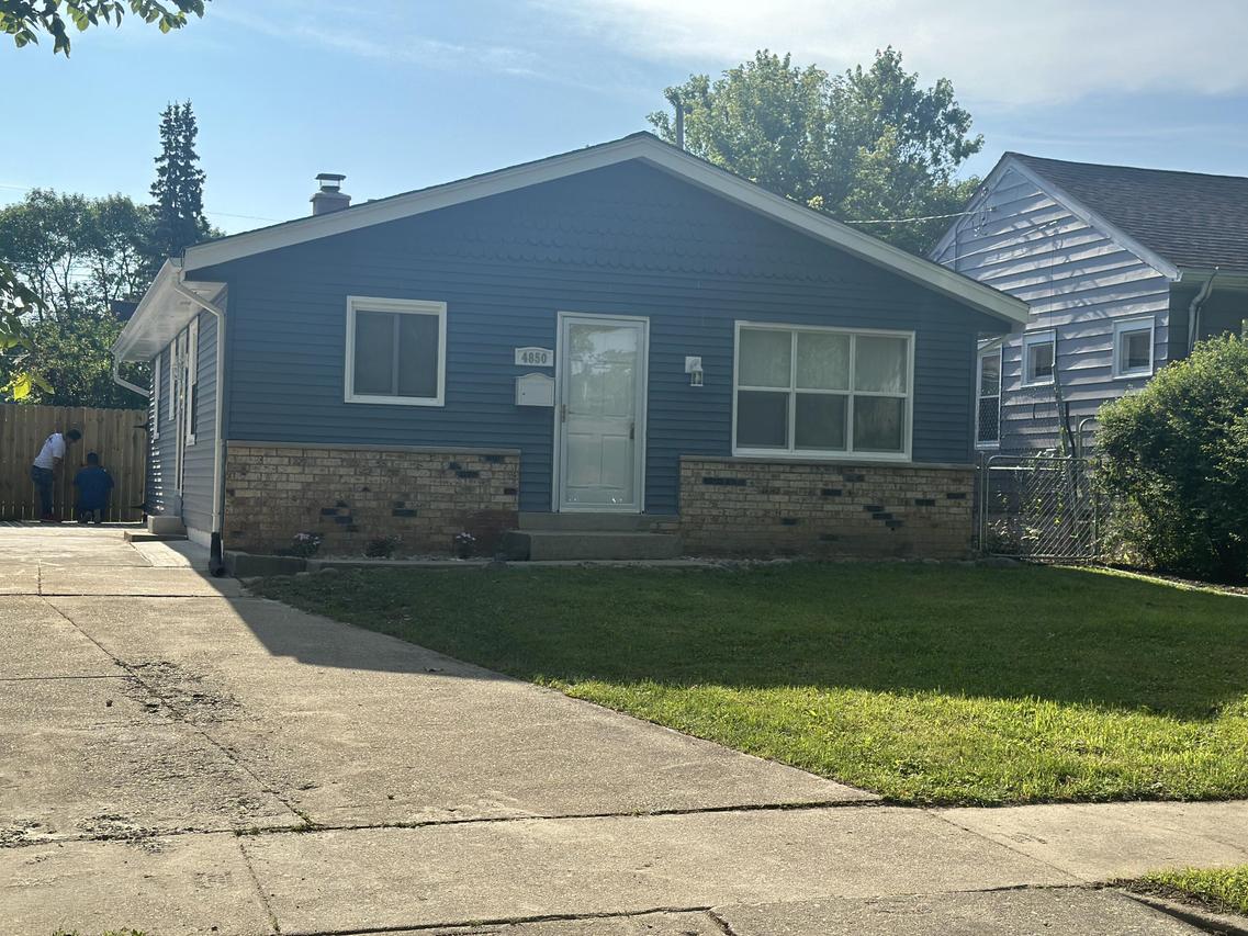 4850 N 57th St, Milwaukee, WI 53218