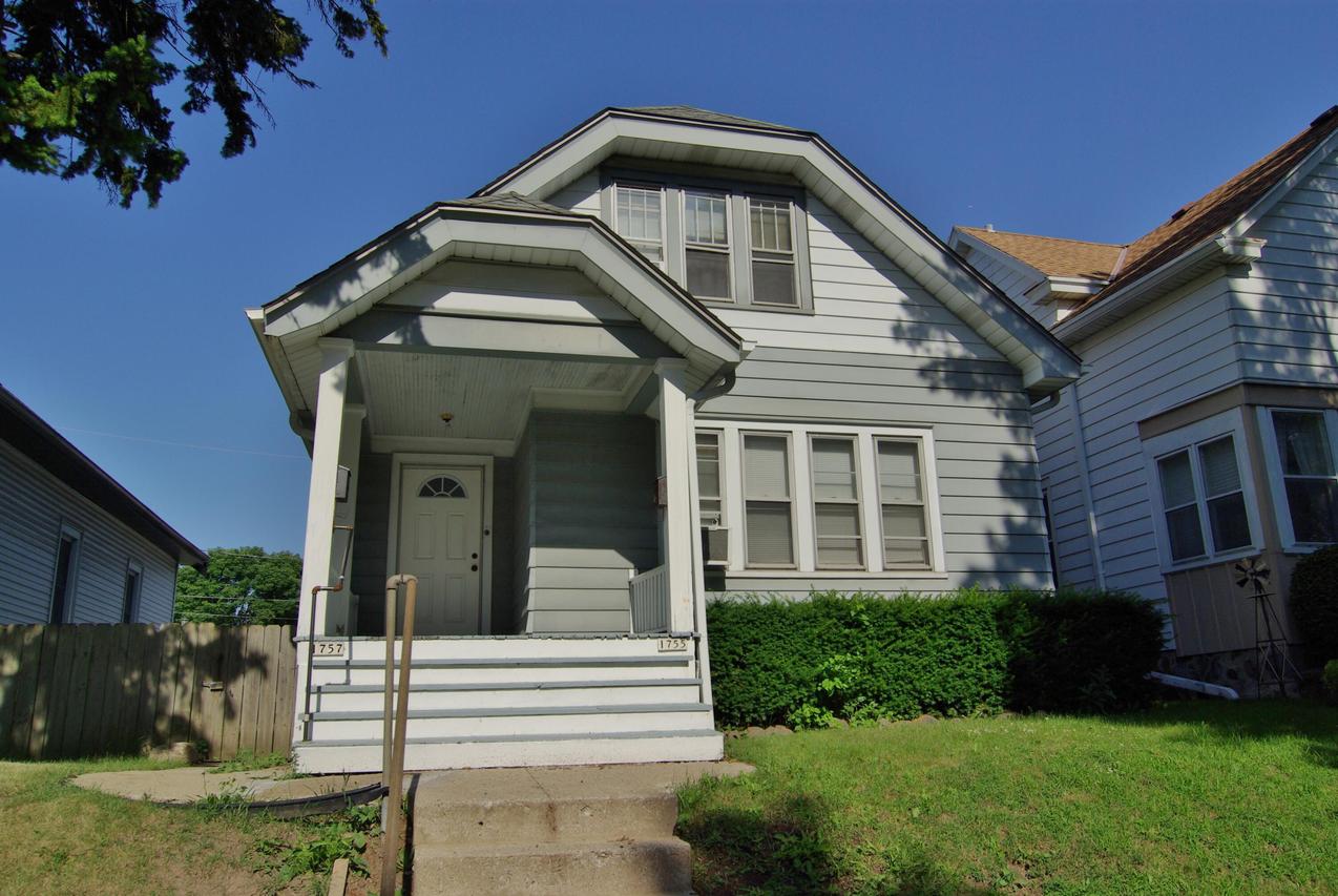 1755 S 73rd St, West Allis, WI 53214