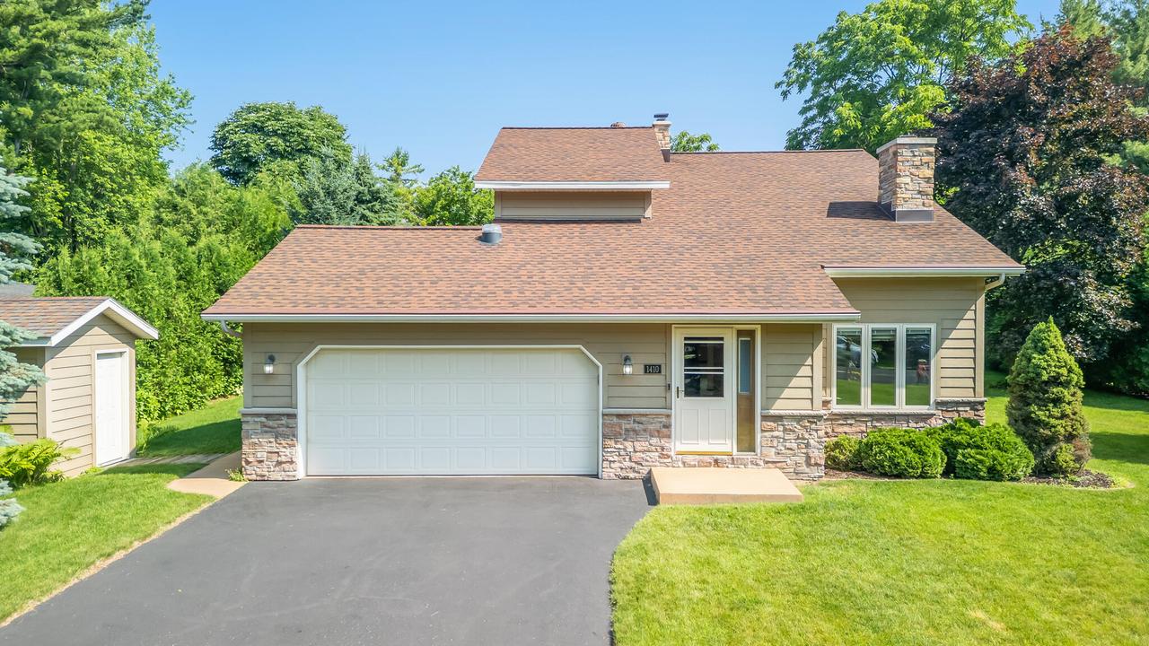 1410 Webster Ln, Cleveland, WI 53015