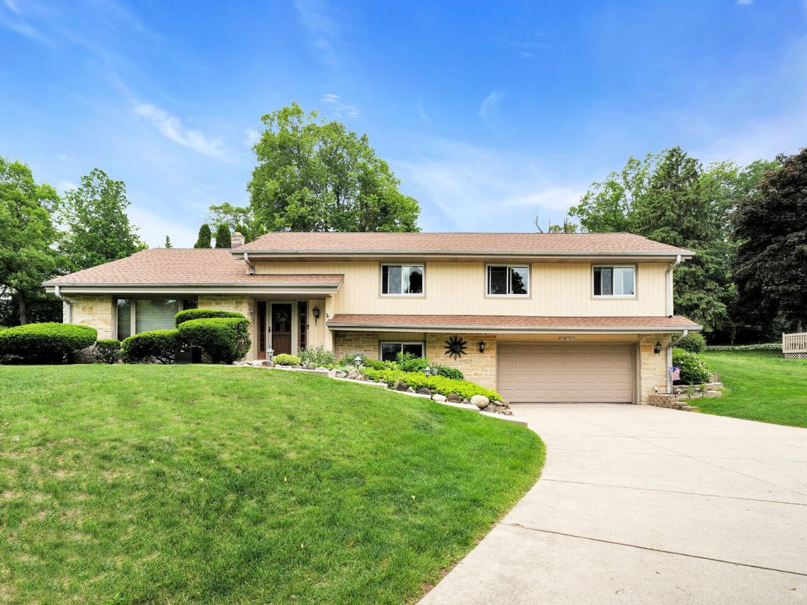 N82W15833 Valley View, Menomonee Falls, WI 53051