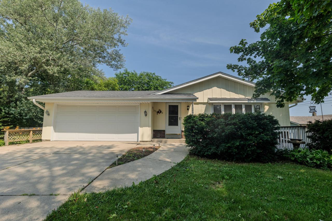 10090 S Chicago Rd, Oak Creek, WI 53154