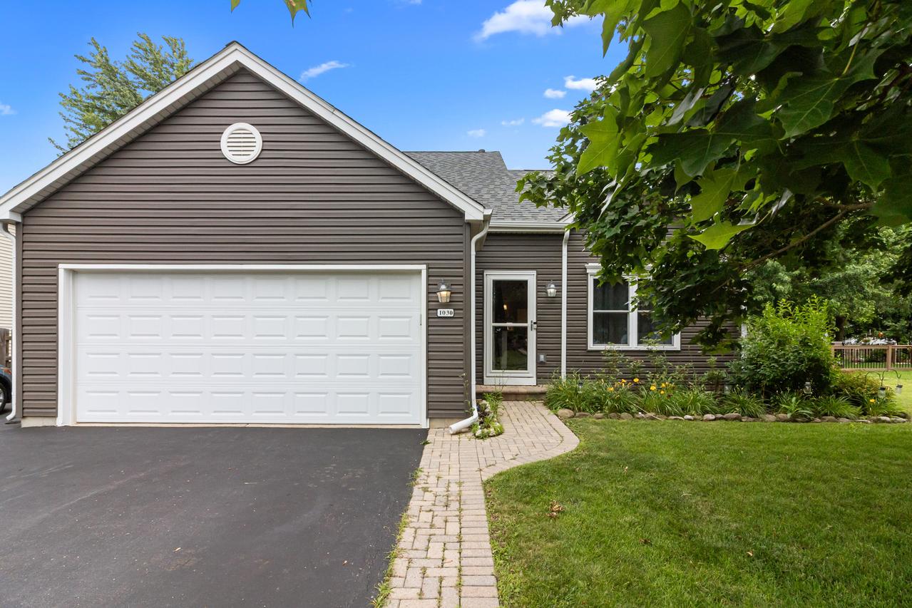 1030 Pheasant Dr, Genoa City, WI 53128
