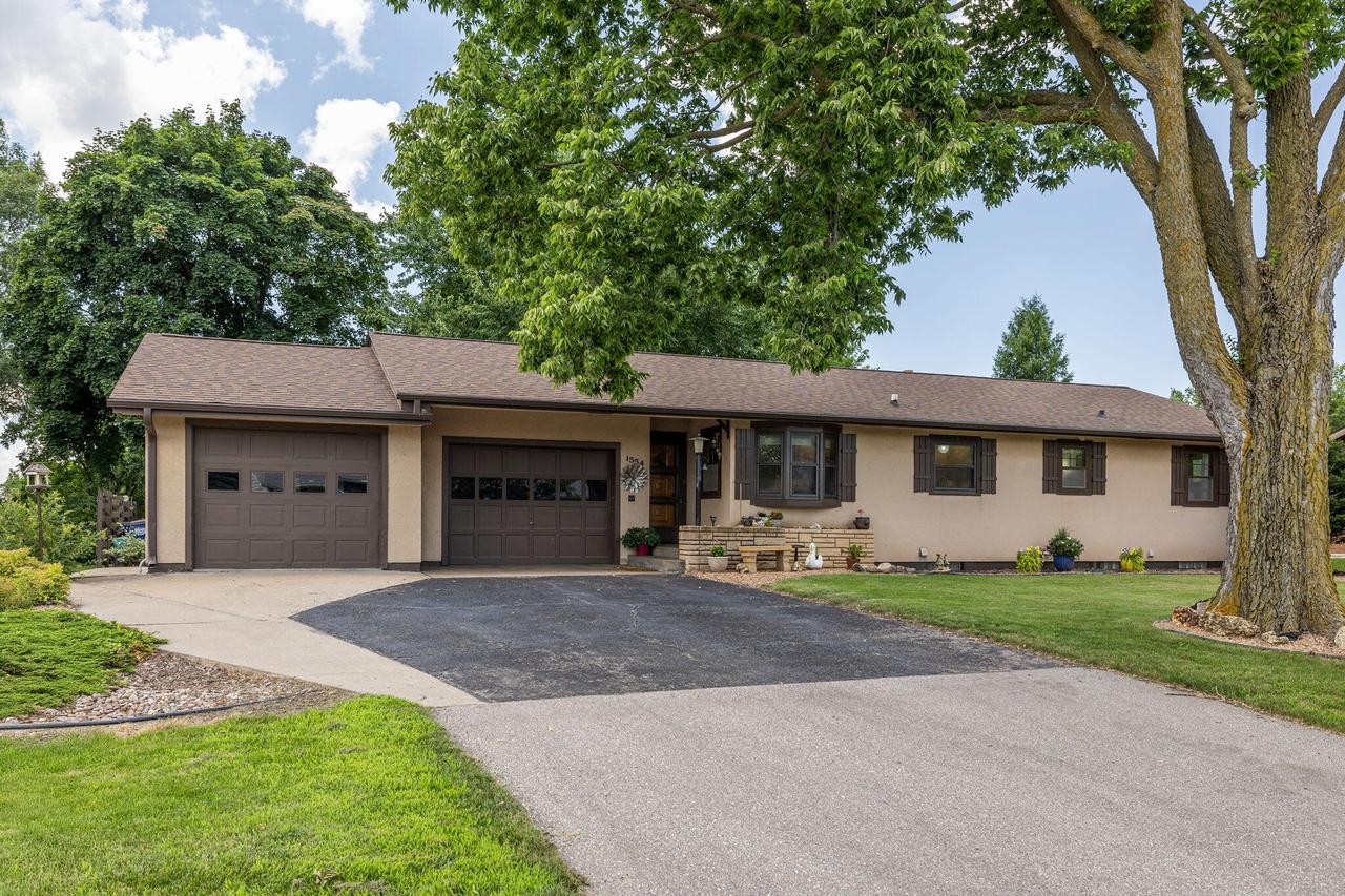 1554 Young Dr, Onalaska, WI 54650