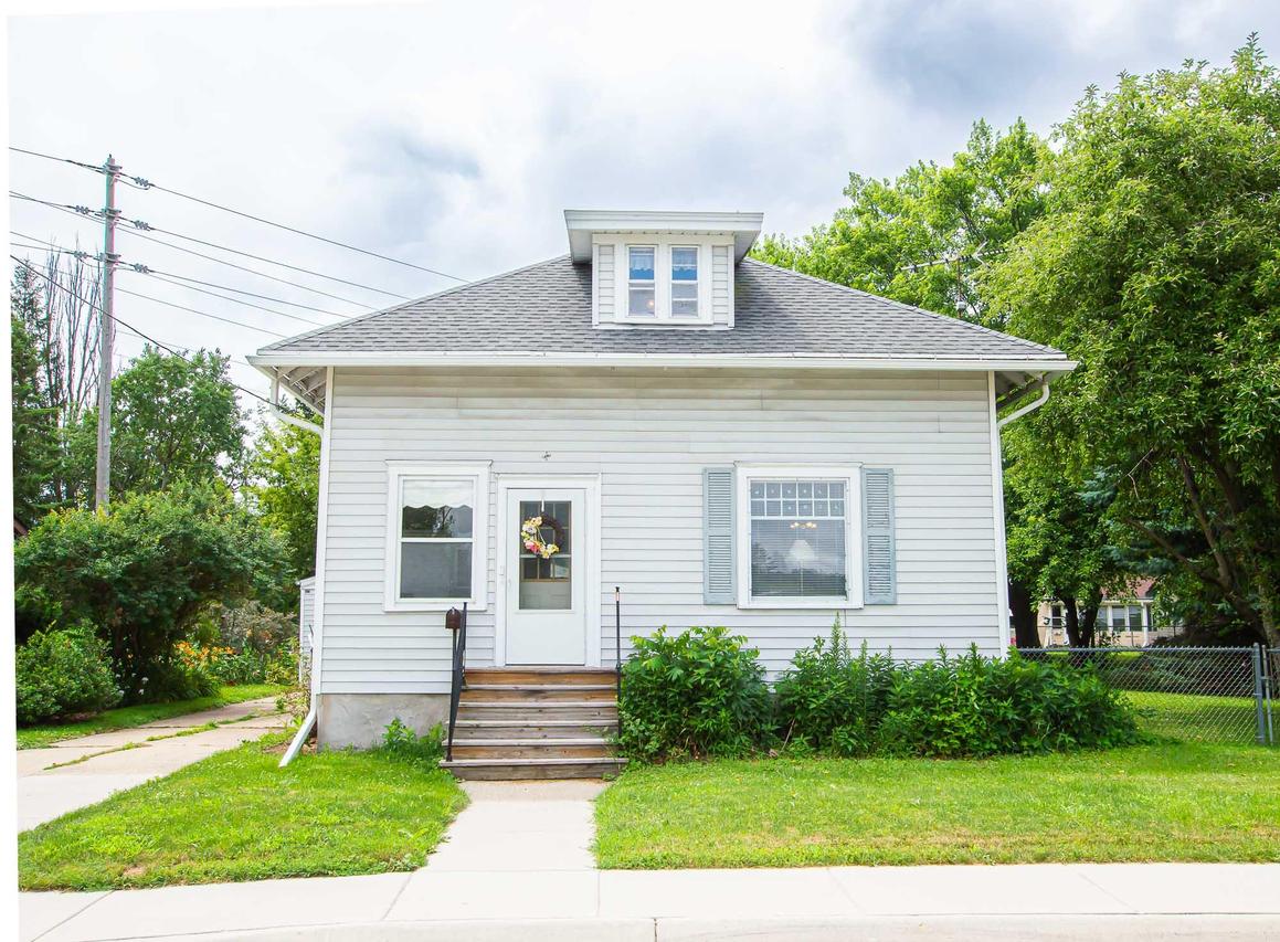1110 S Third St, Watertown, WI 53094