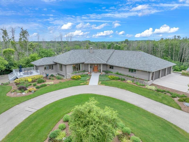 752 Dartmouth Dr, Sheboygan Falls, WI 53085