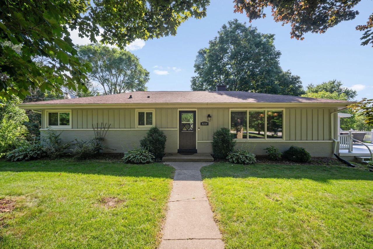 8220 S 68th St, Franklin, WI 53132