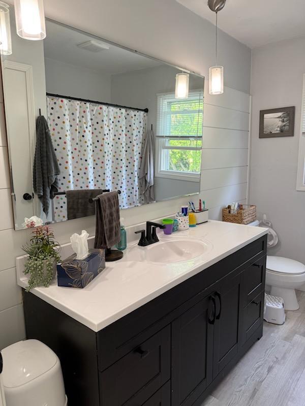316 Hillview Cir, Waukesha, WI 53188