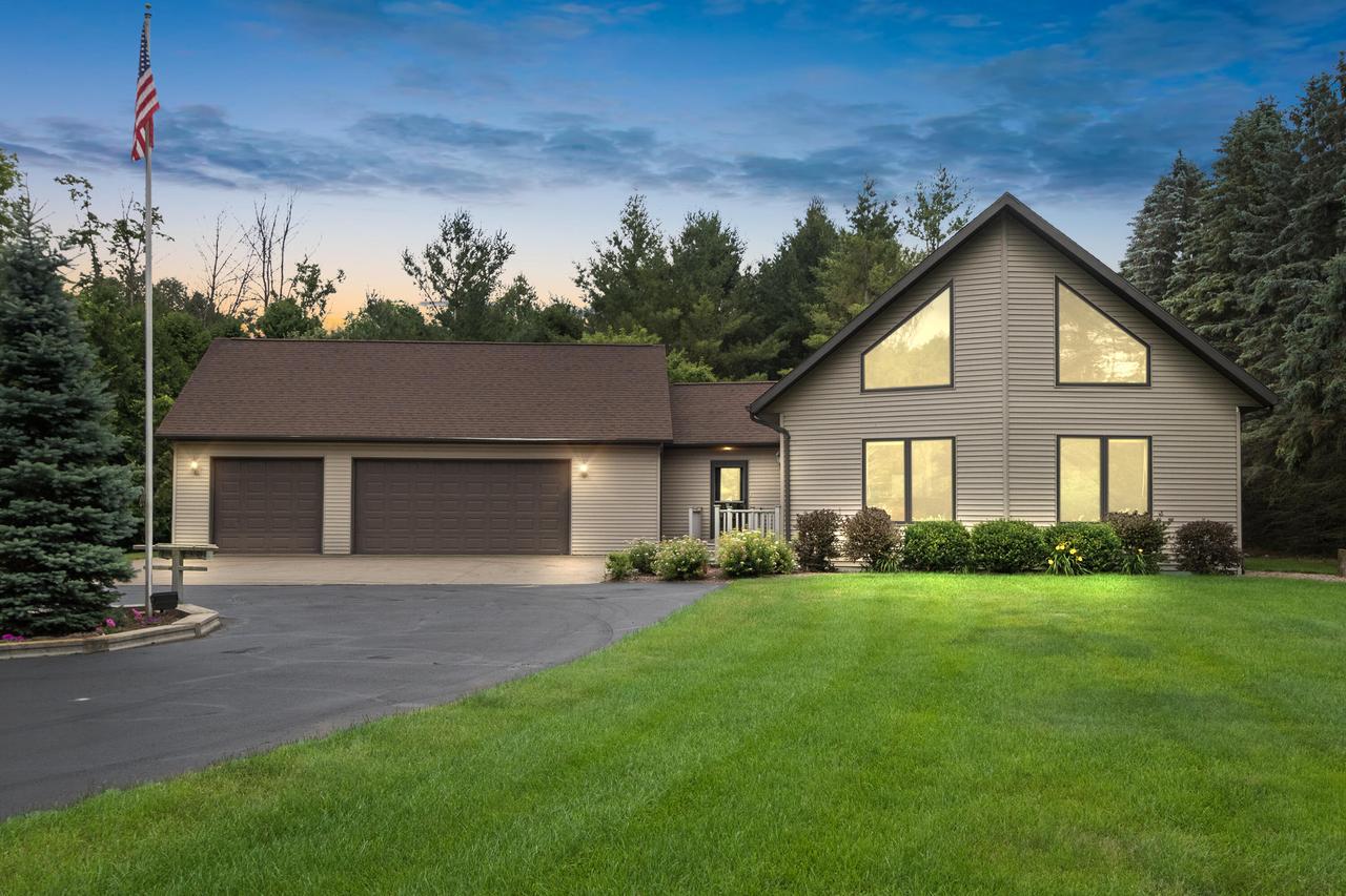 2933 Berringer Rd, Kossuth, WI 54241