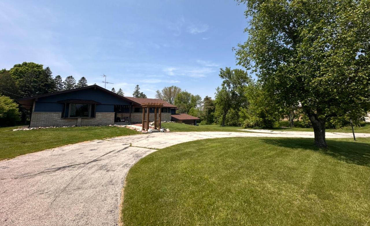 1420 Woodland Rd, Kohler, WI 53044
