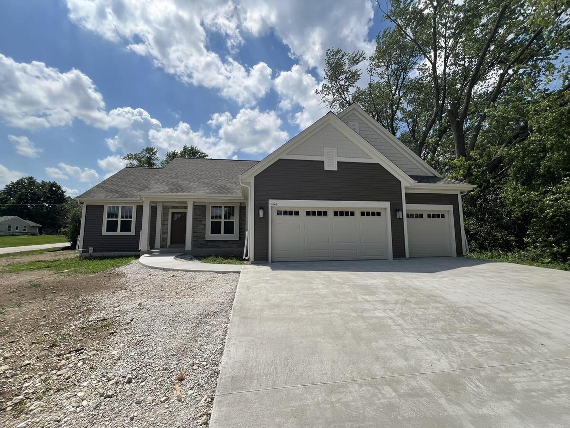 3865 Glen Echo Dr, Brookfield, WI 53005