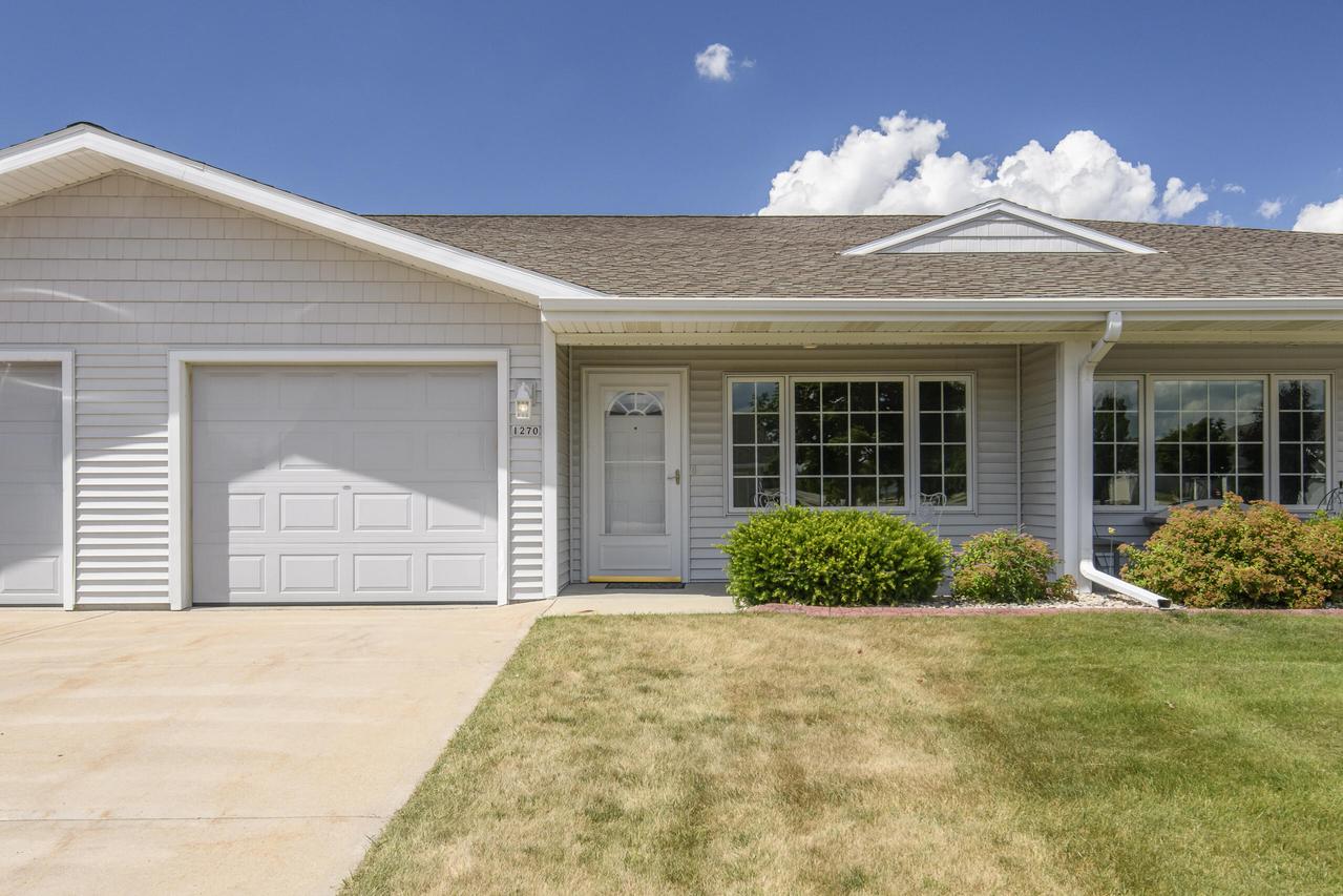 1270 Stillwater Ln #3-3, Hartford, WI 53027