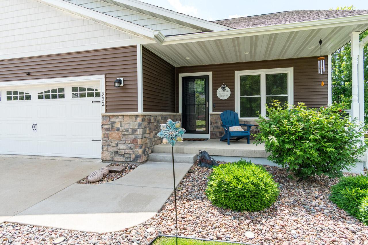 232 Crestwood Ln, Onalaska, WI 54650