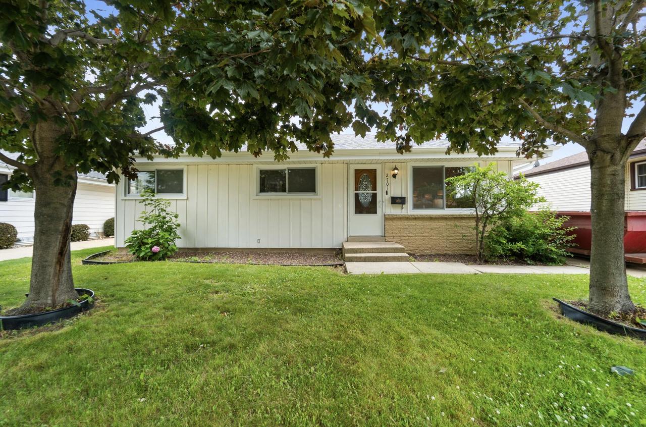 2701 Loraine Ave, Racine, WI 53404
