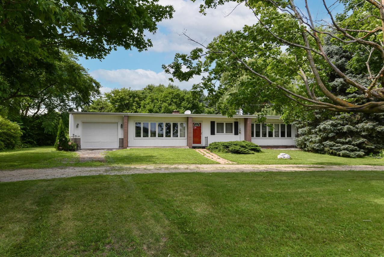 S103W26370 Maple Ave, Vernon, WI 53149