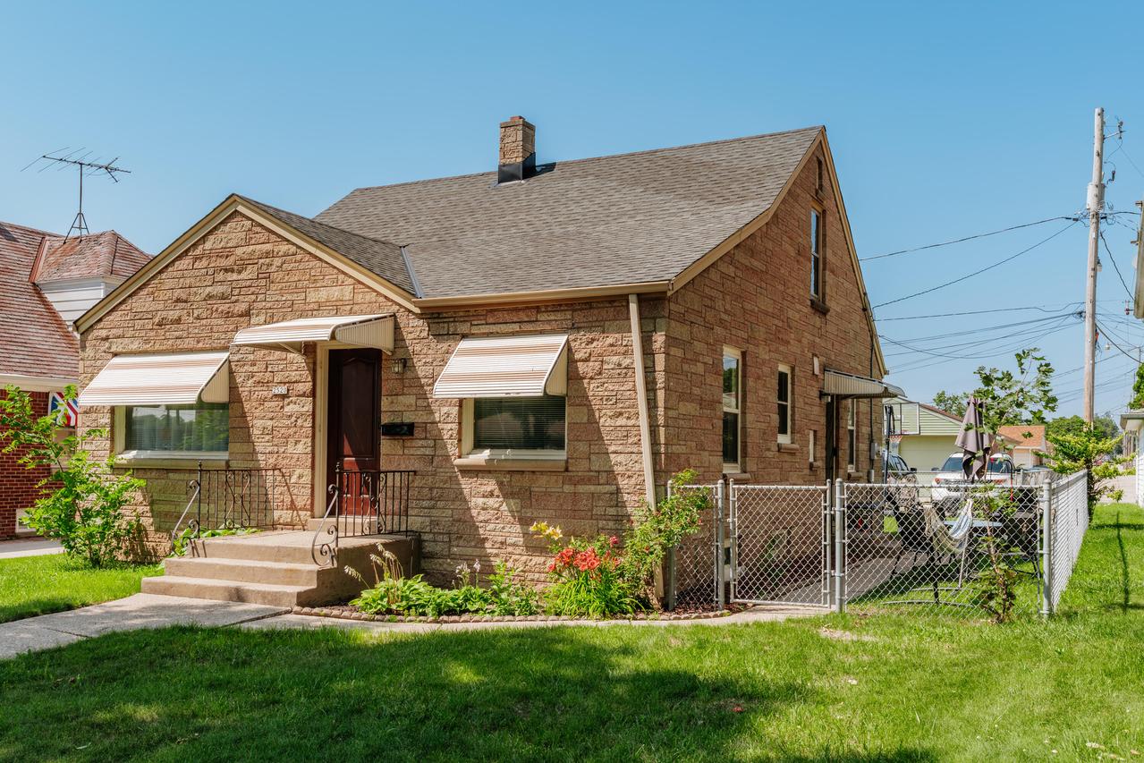 2520 W Morgan Ave, Milwaukee, WI 53221