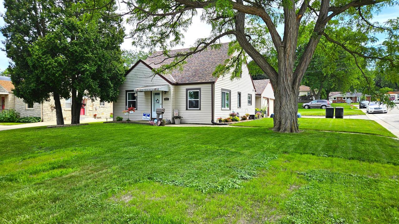 4445 W Howard Ave, Greenfield, WI 53220
