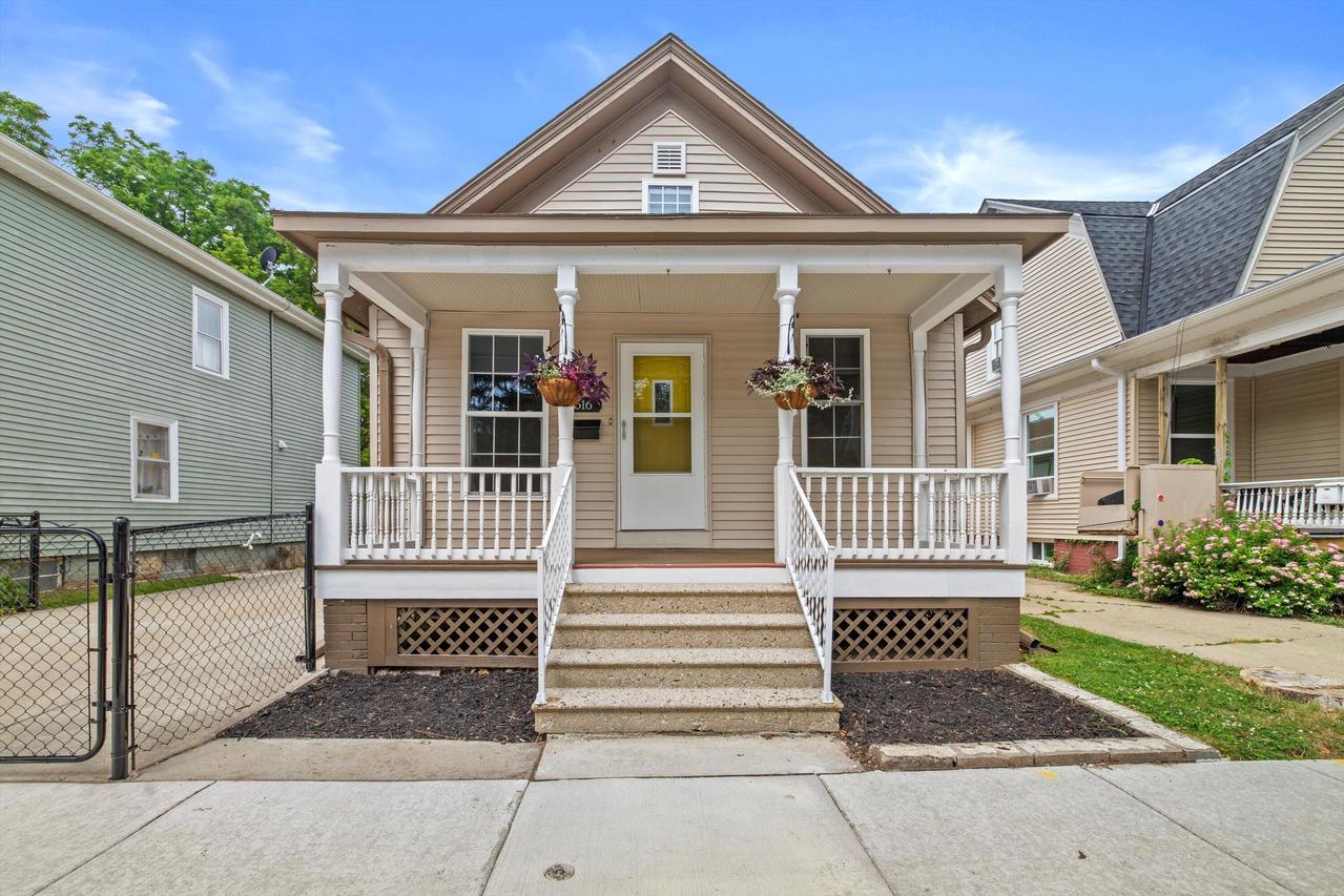 1516 Park Ave, Racine, WI 53403