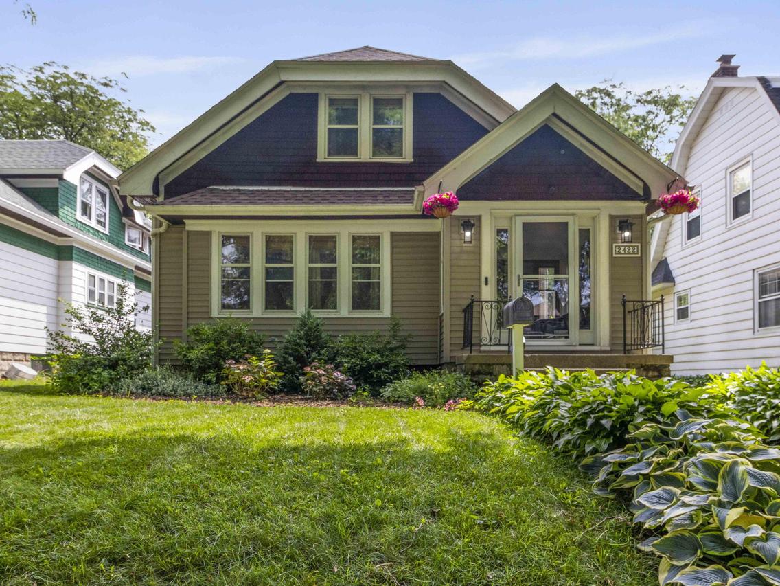 2422 N 65th St, Wauwatosa, WI 53213