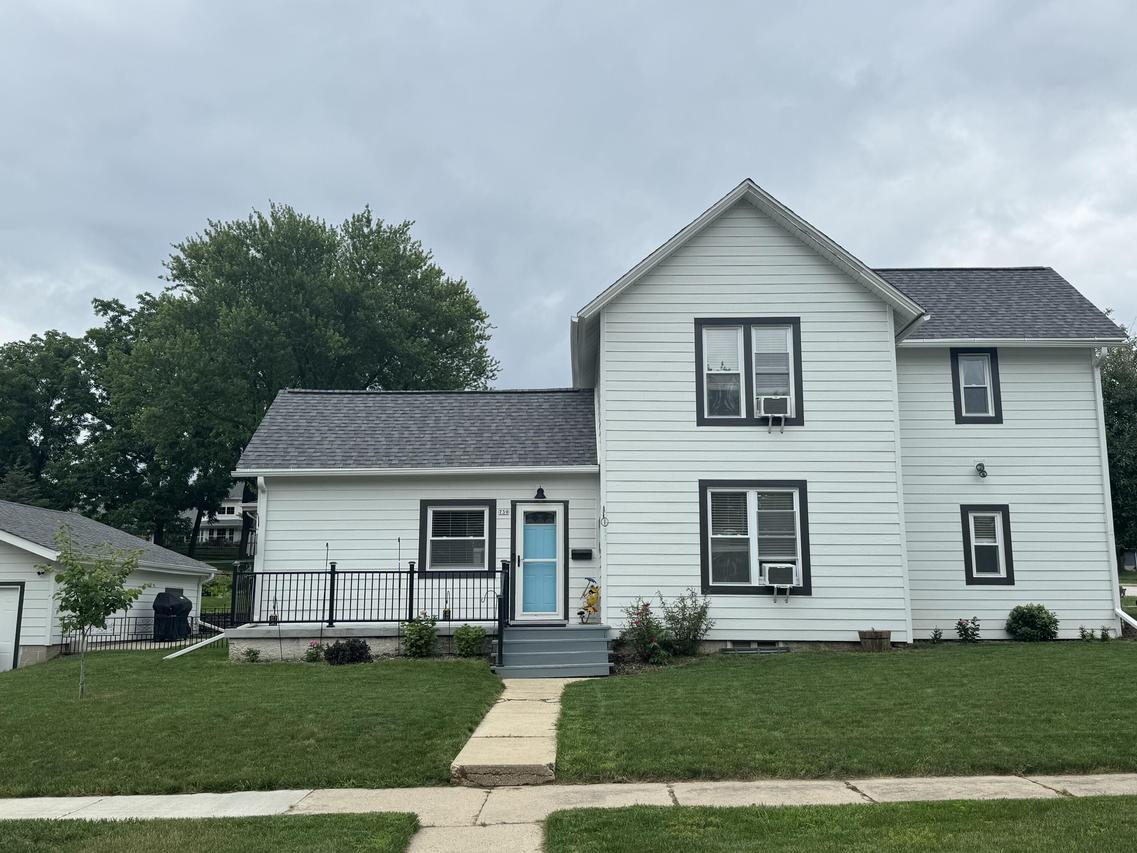 739 Elizabeth St, Oconomowoc, WI 53066
