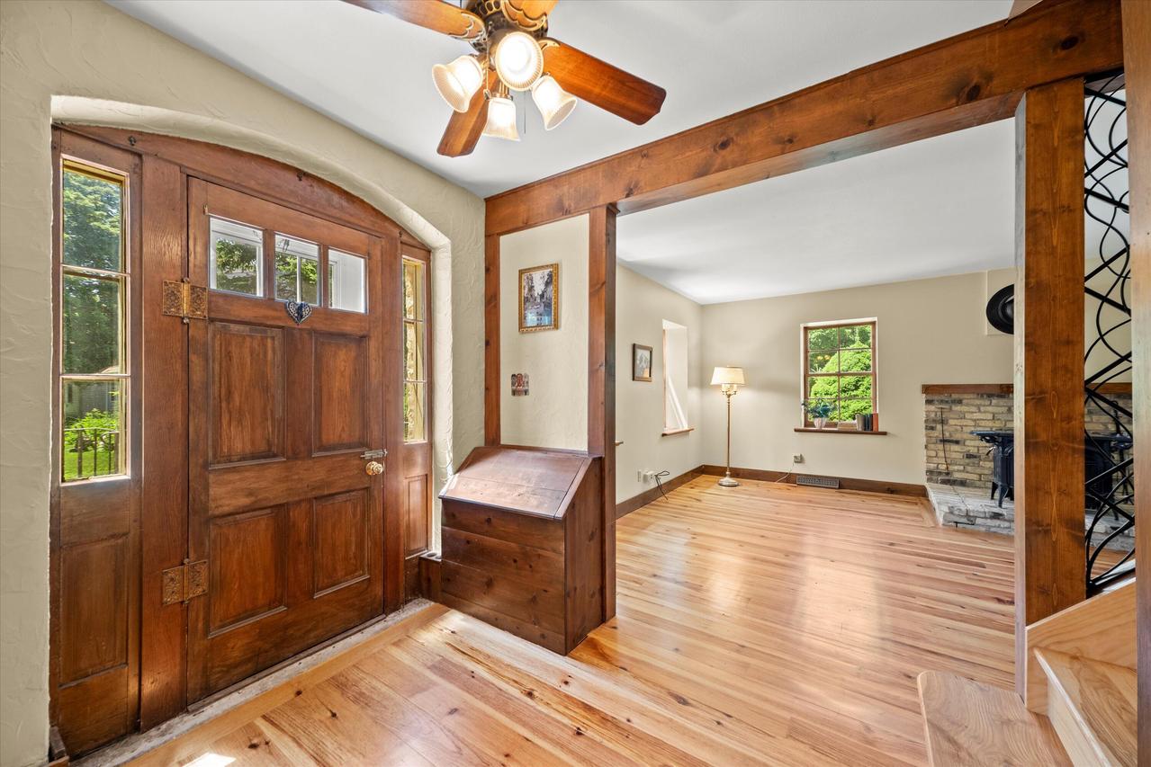 1718 17th Ave, Grafton, WI 53024