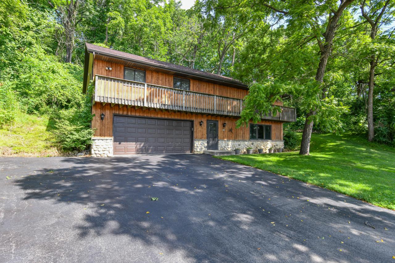 142 Riverside Dr, Waterford, WI 53185