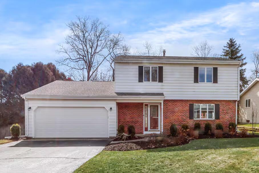 1800 Miller Rd, Lake Geneva, WI 53147