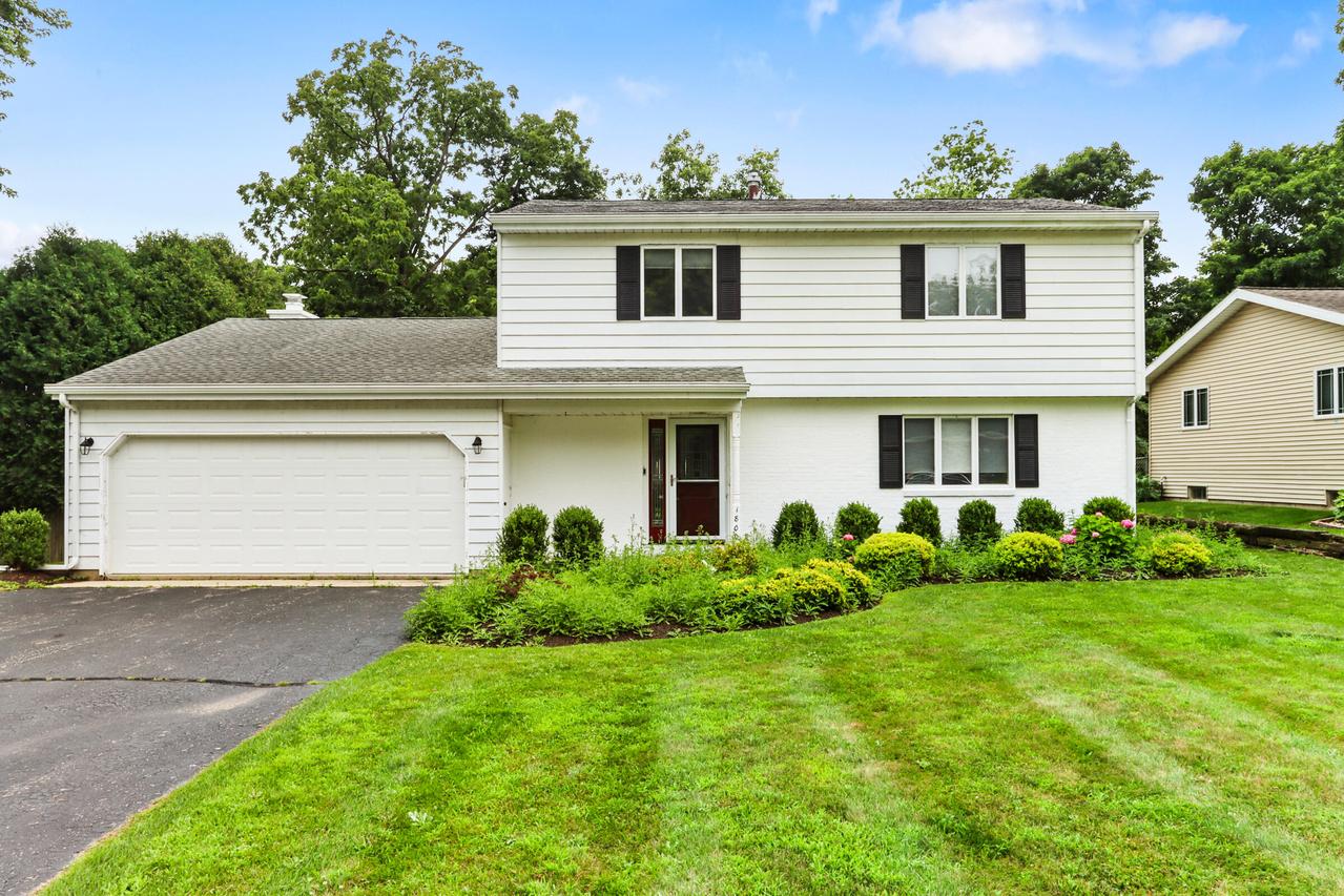 1800 Miller Rd, Lake Geneva, WI 53147