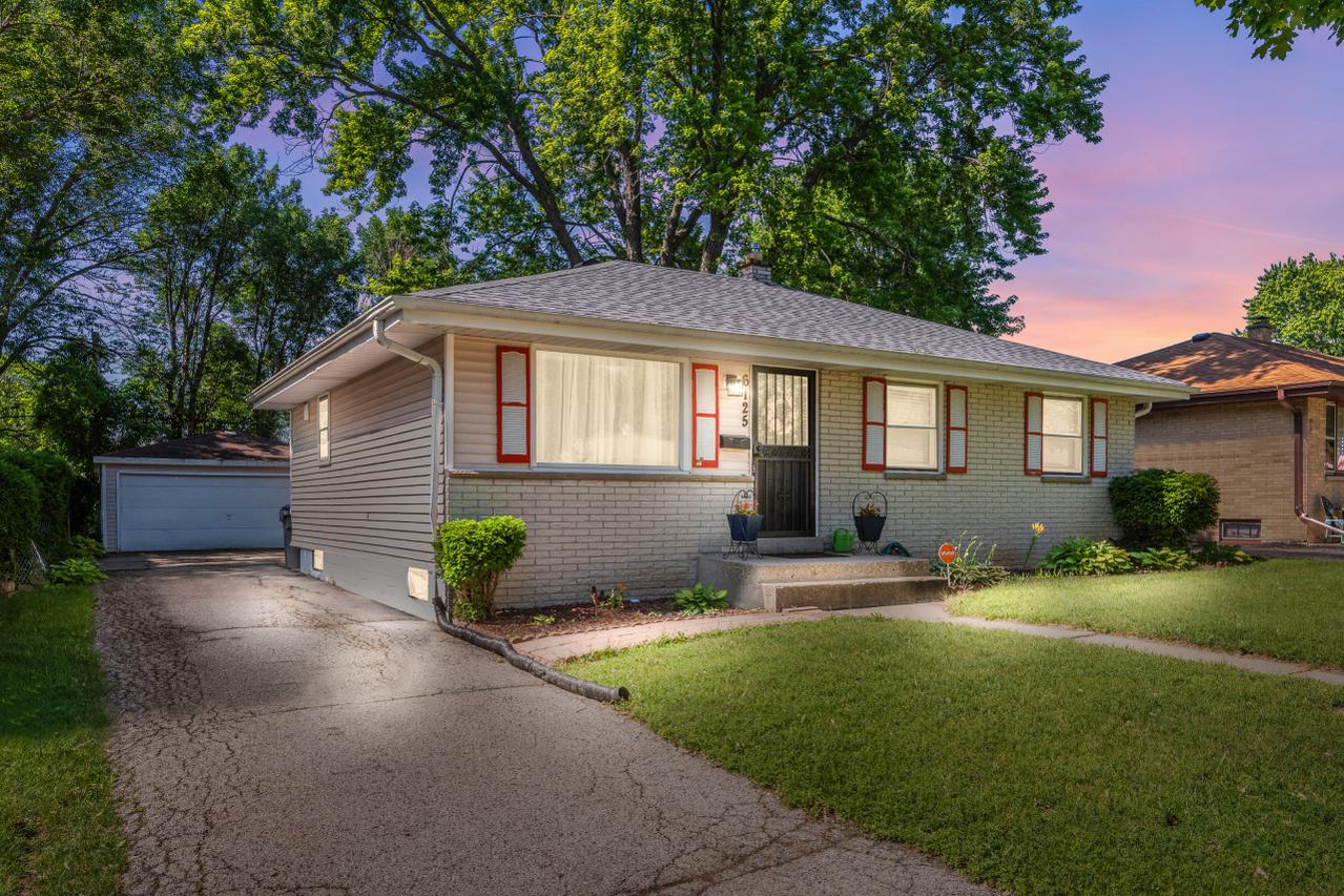 6125 W Hustis St, Milwaukee, WI 53223