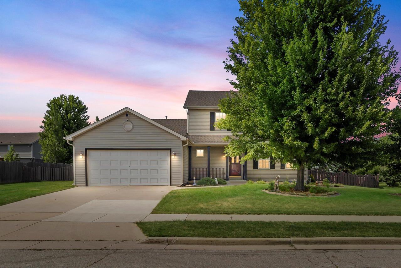 8432 Ivanhoe Pl, Sturtevant, WI 53177