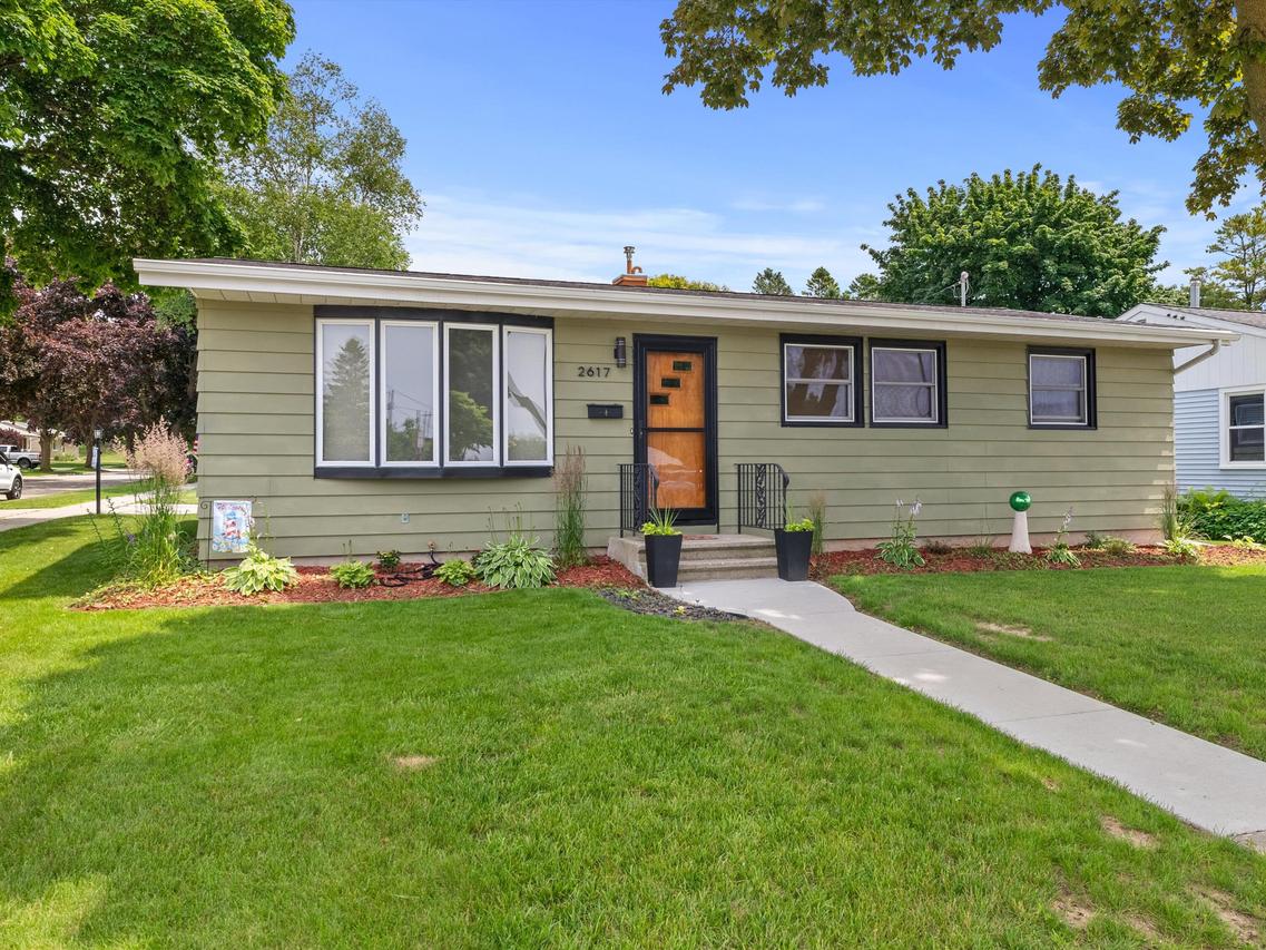 2617 Lincoln Ave, Two Rivers, WI 54241