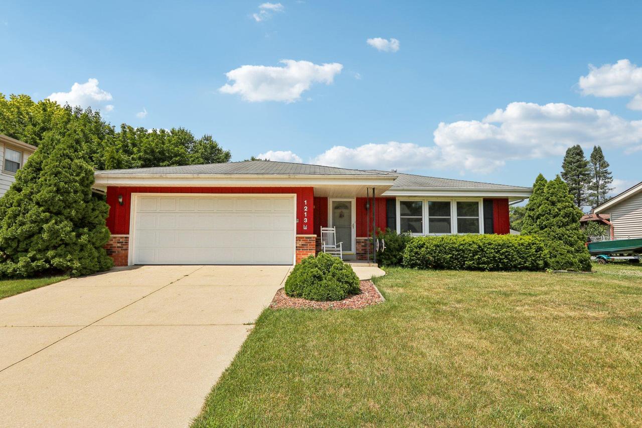 1213 River Park, Mukwonago, WI 53149