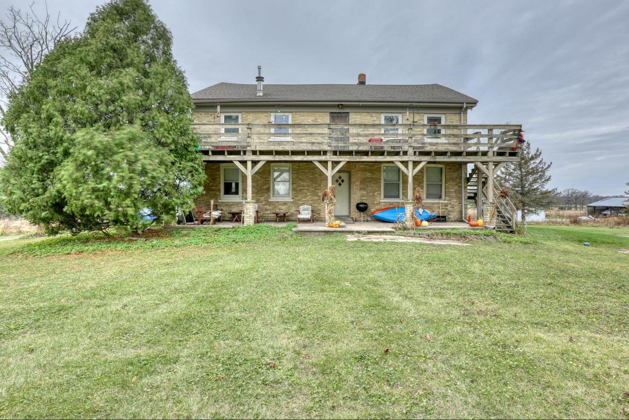 W2546 Roosevelt Rd, Ashippun, WI 53036