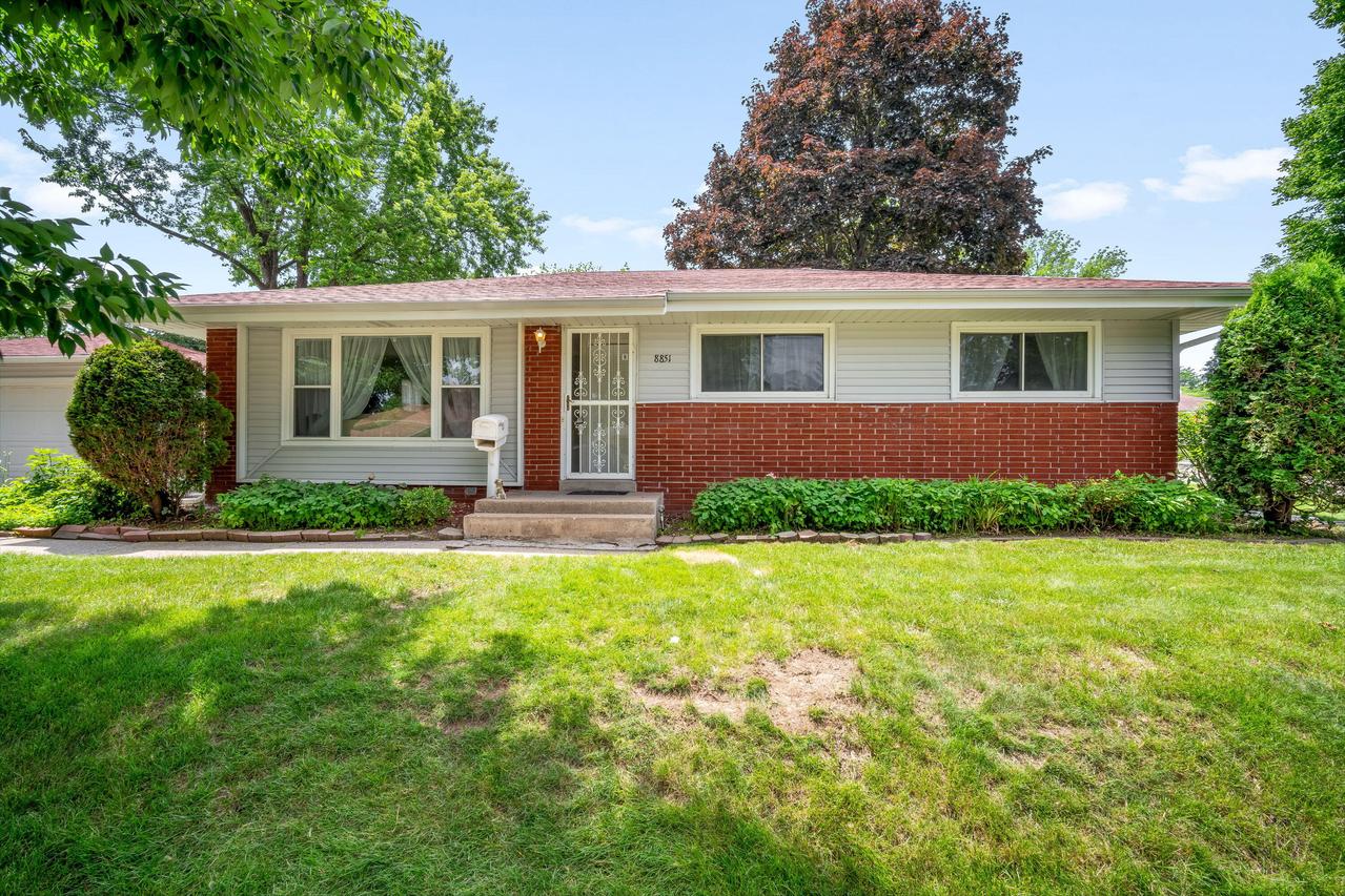 8851 W Daphne St, Milwaukee, WI 53224