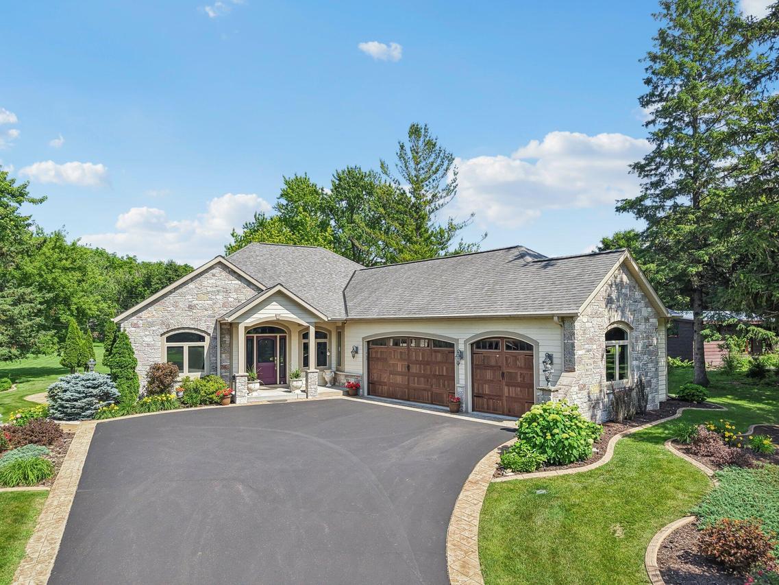 W276N1728 Spring Creek, Pewaukee, WI 53072
