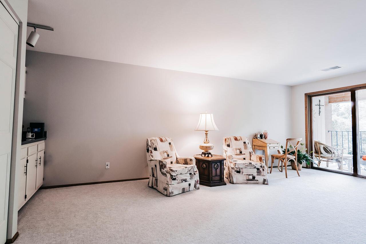 12990 W Bluemound Rd #207, Elm Grove, WI 53122