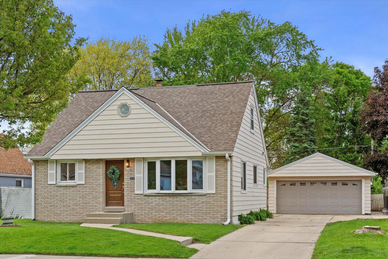 8706 W Arthur Ave, West Allis, WI 53227
