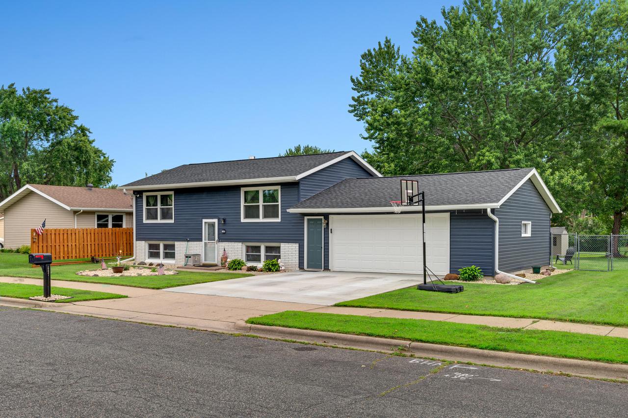 607 N 11th Ave, Onalaska, WI 54650