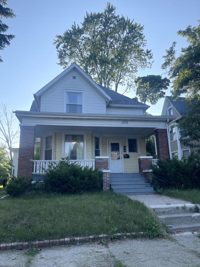 1312 Carlisle Ave, Racine, WI 53404