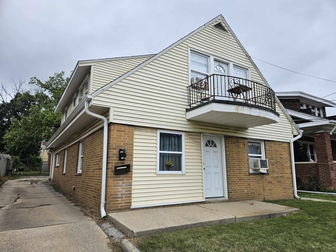 1228 Marquette St, Racine, WI 53404