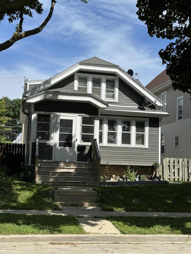 2222 S 68th St, West Allis, WI 53219