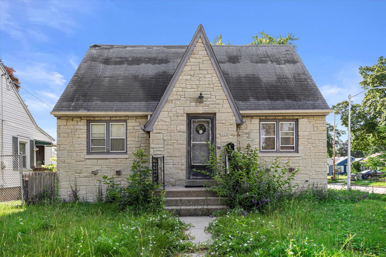 4902 N 53rd St, Milwaukee, WI 53218