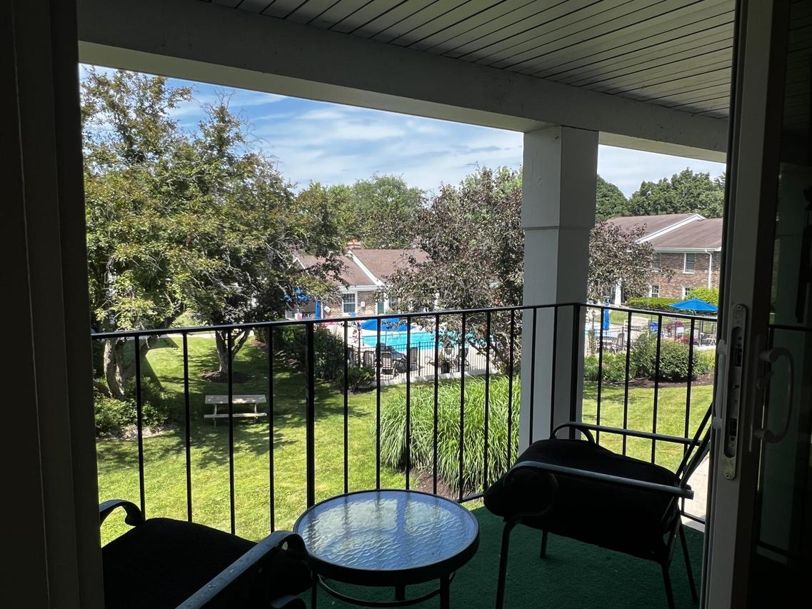 114 Hank Jay Dr #F, Lake Geneva, WI 53147