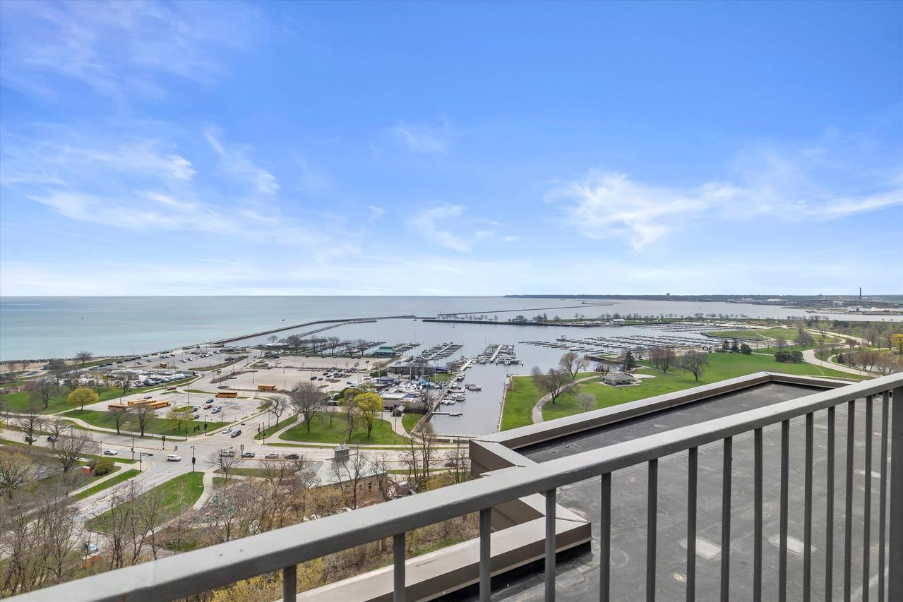 1919 N Summit Ave #1D, Milwaukee, WI 53202
