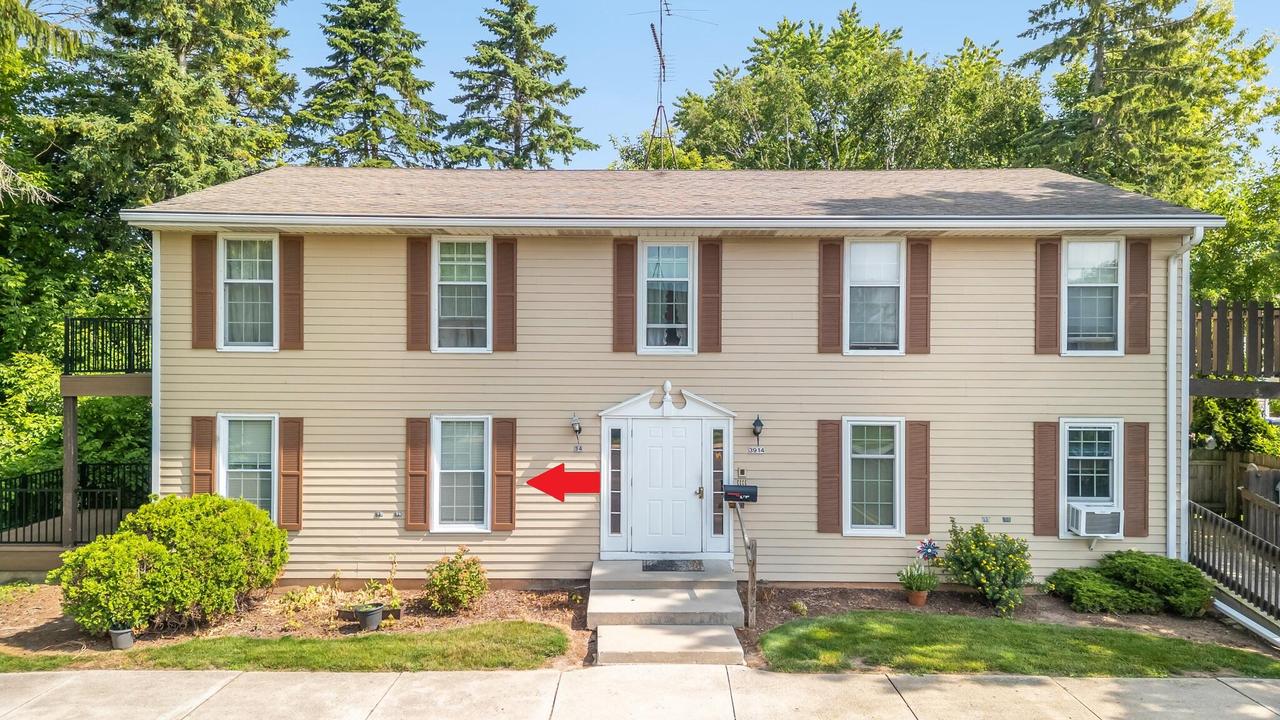 3914 Country Pl #A, Sheboygan, WI 53081