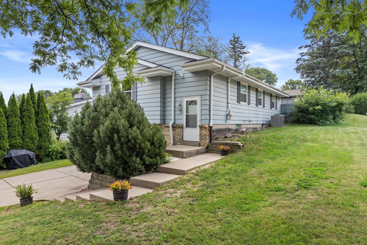 10749 W Keefe Ave, Wauwatosa, WI 53222