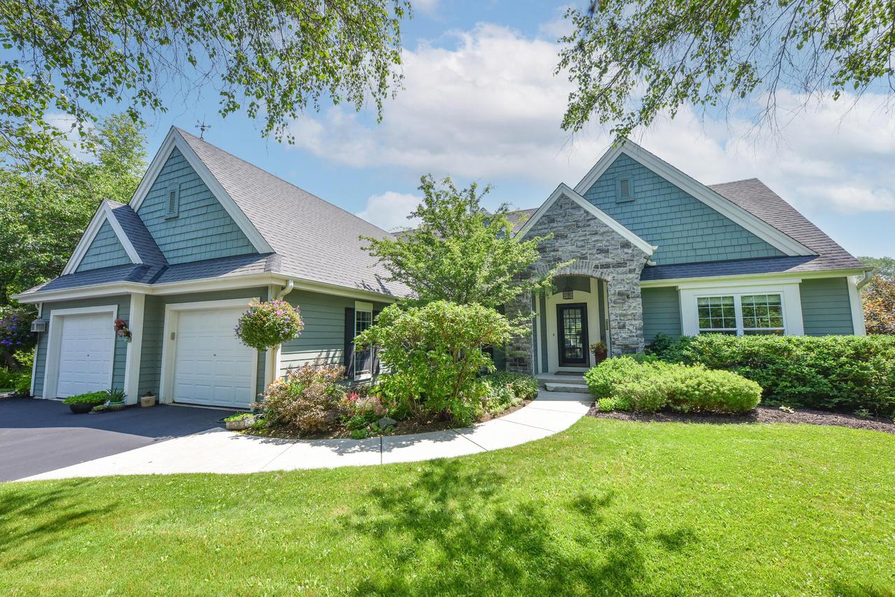 5177 Lower Lakeview Ridge, Belgium, WI 53004