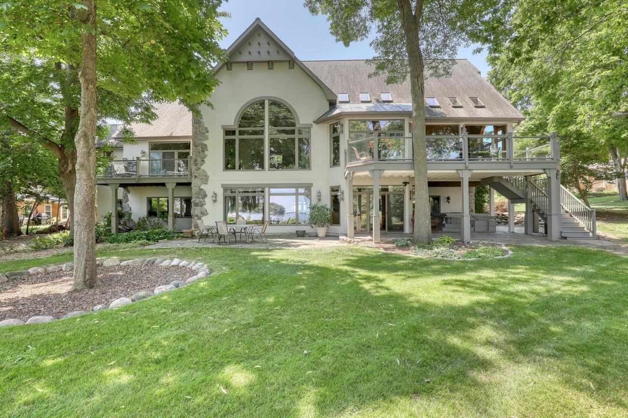 W278N2920 Oak St, Pewaukee, WI 53072