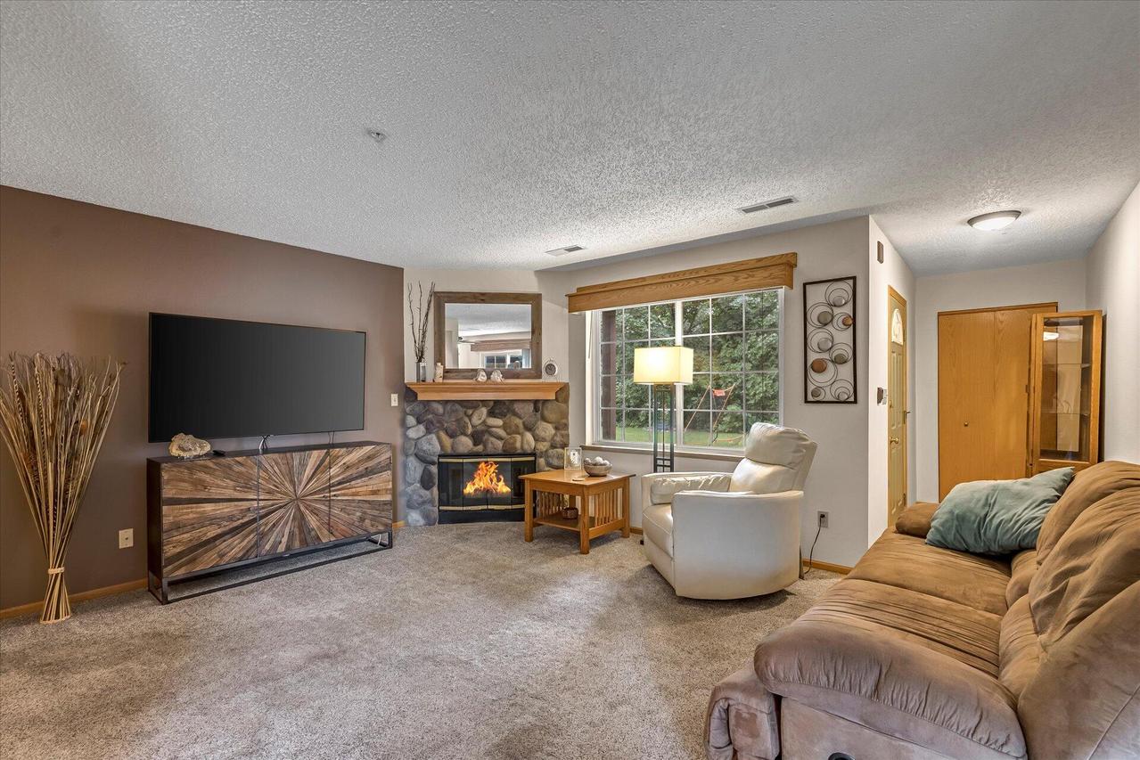 200 W Aspen Ct #6, Oak Creek, WI 53154